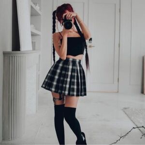 Lychee Black and White Pleated Mini Skirt with Garter